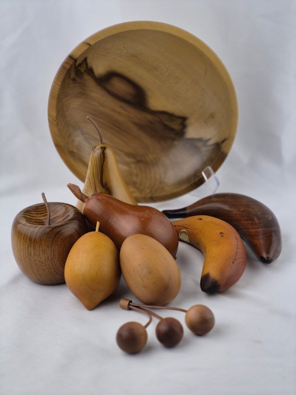 Vintage MCM Wood Carved Fruit w/ Wooden Bowl 8 Pieces of Fruit 6 Tasmanian Wood - Picture 2 of 16